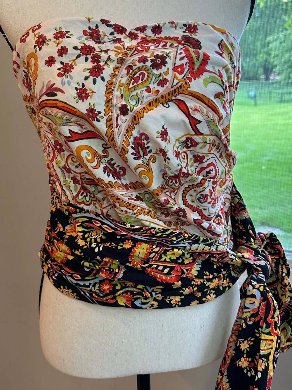 New York & Company Paisley Crop Top Contrast Sash Tie Medium boho indie festival